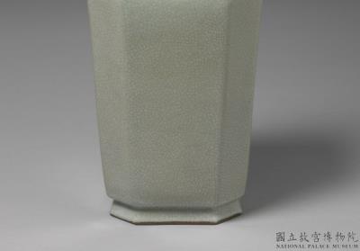 图片[3]-Octagonal vase with green glaze, Qing dynasty, Qianlong reign (1736-1795)-China Archive